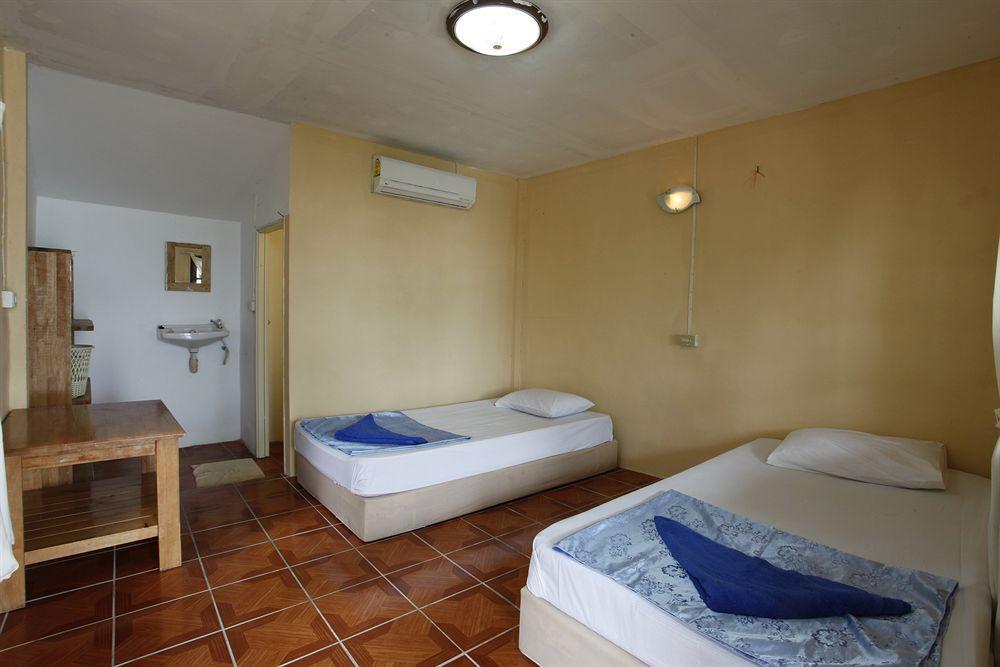Leela Beach Resort Hatrin Kültér fotó