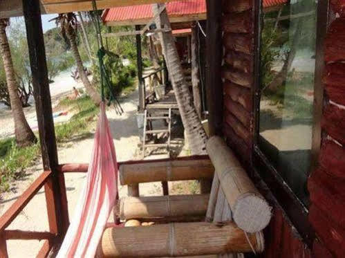 Leela Beach Resort Hatrin Kültér fotó