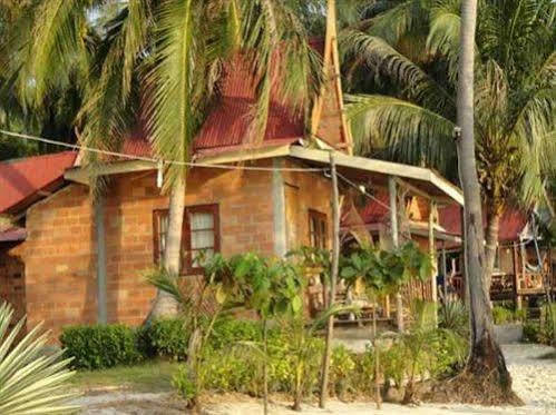 Leela Beach Resort Hatrin Kültér fotó